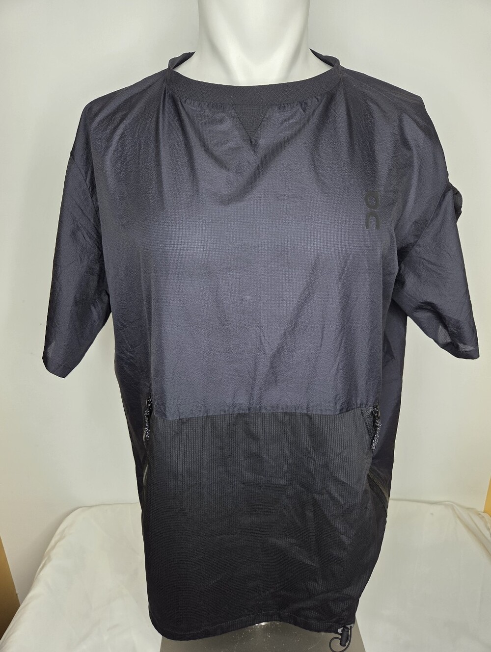 On Cloud  L Unisex Running Black Breaker-T Lightweight Active Tee